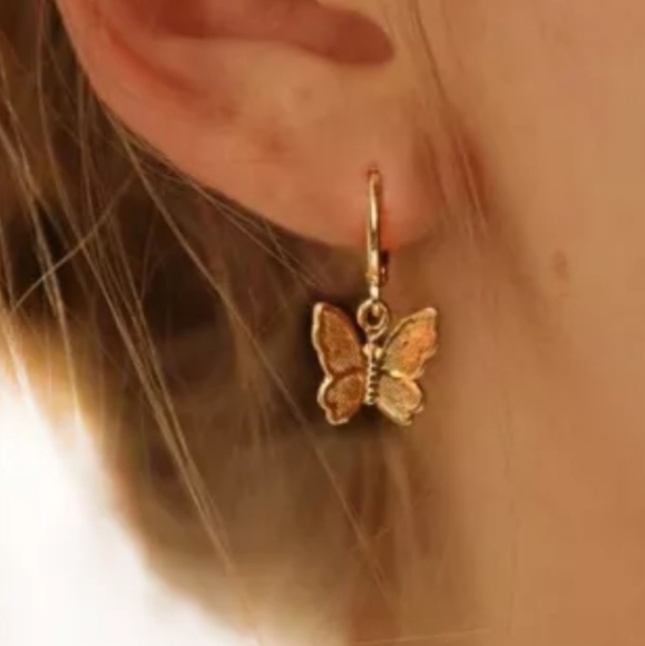 NEW Gold Tone Butterfly Pendant Earrings - Picture 5 of 5